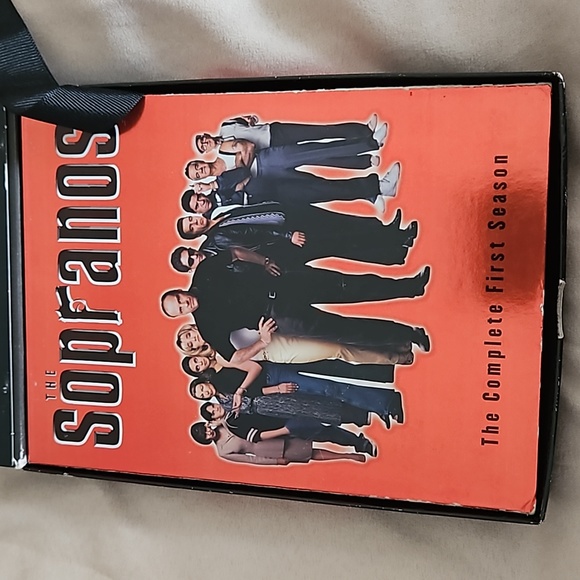The Sopranos The Complete 1st Season DVD Box Set - Picture 3 of 7